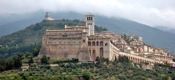 Assisi_San_Francesco_close-resized-600